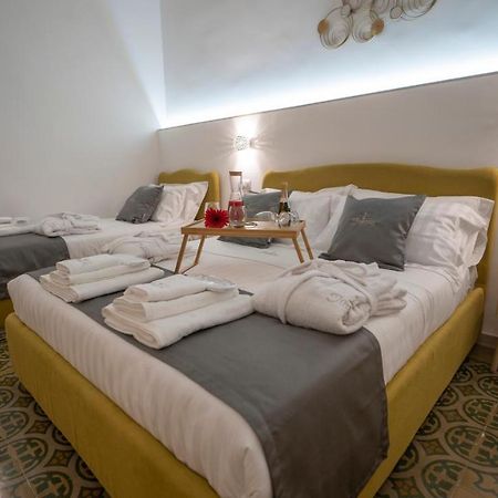 Dimora Fantasia Charme B&B Bari Exterior foto